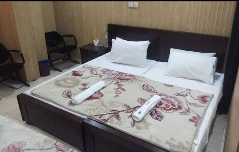 single bed room 2500 & double bed 3500 &weekly room available 1