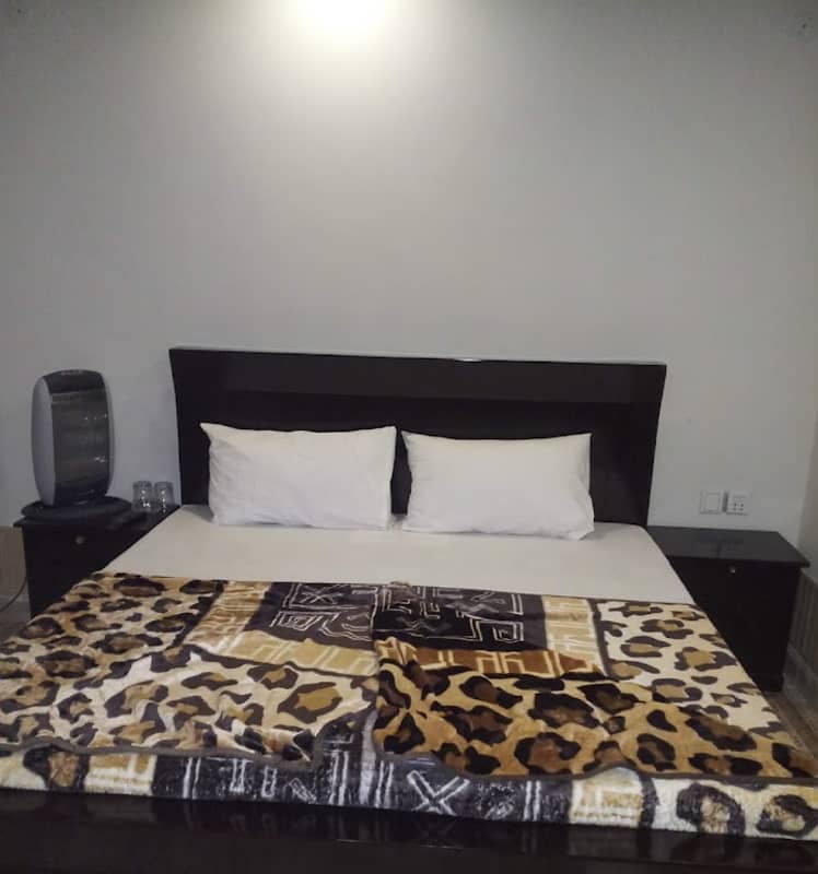 single bed room 2500 & double bed 3500 &weekly room available 7