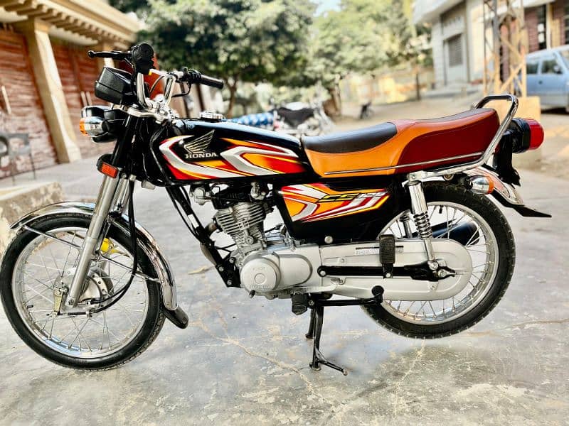 Honda 125 (22) Model (KHI) number 1