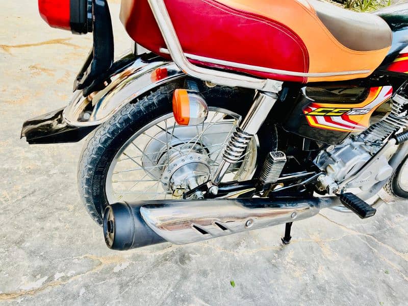 Honda 125 (22) Model (KHI) number 5