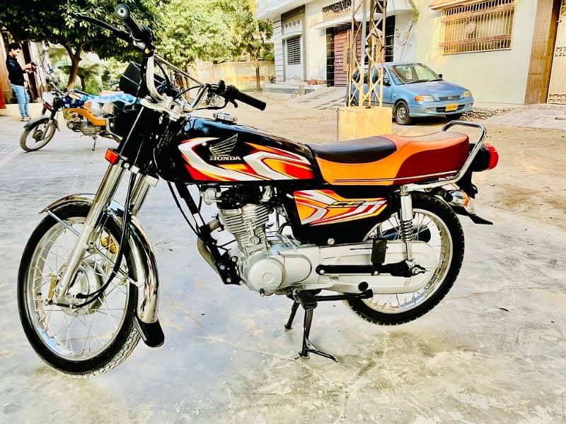 Honda 125 (22) Model (KHI) number 11