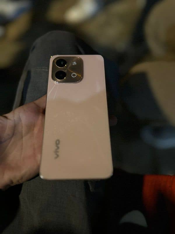 vivo y28 10by10 golden colour 2