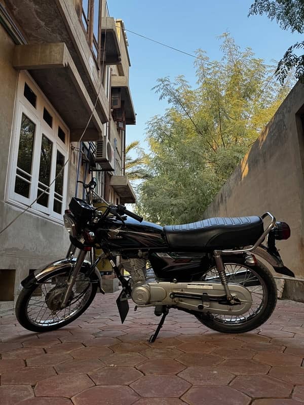 Honda CG-125 black in Lush condition 1