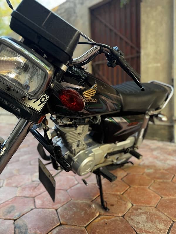 Honda CG-125 black in Lush condition 4