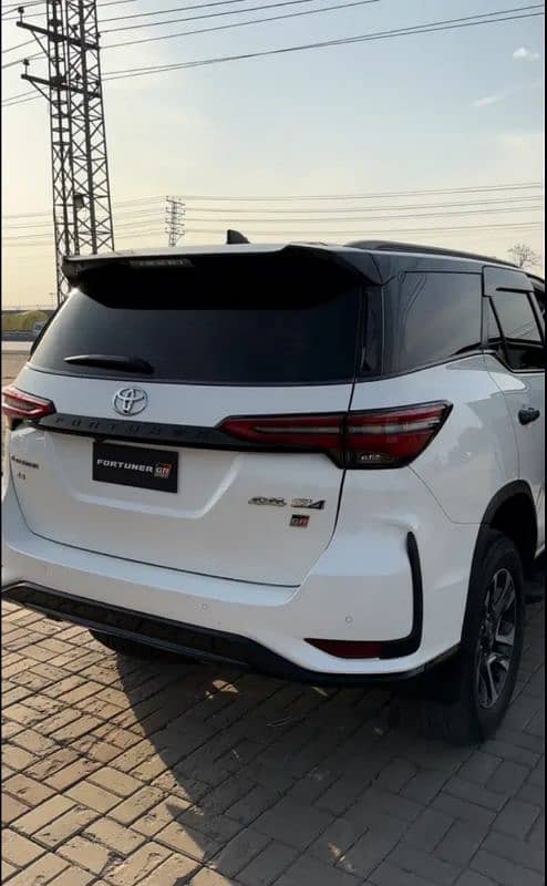 Toyota Fortuner Legender 2022 0