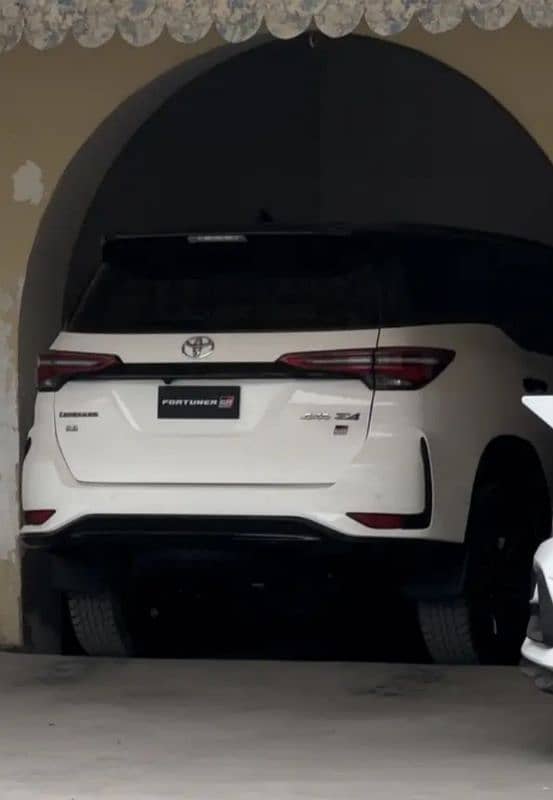 Toyota Fortuner Legender 2022 1