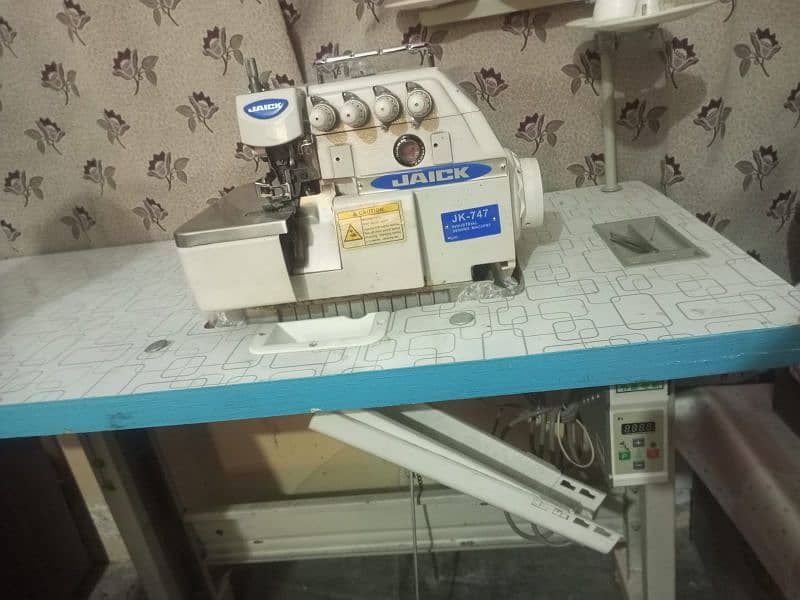 pico + overlock machine not used box open only 1