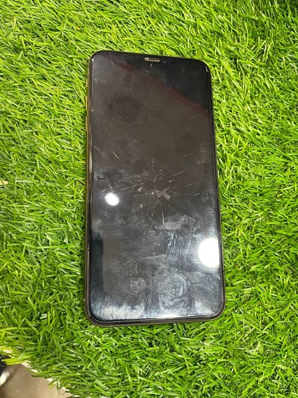 xs max 64 gb front shisha crack baqi ok or parts b geninune ha 2