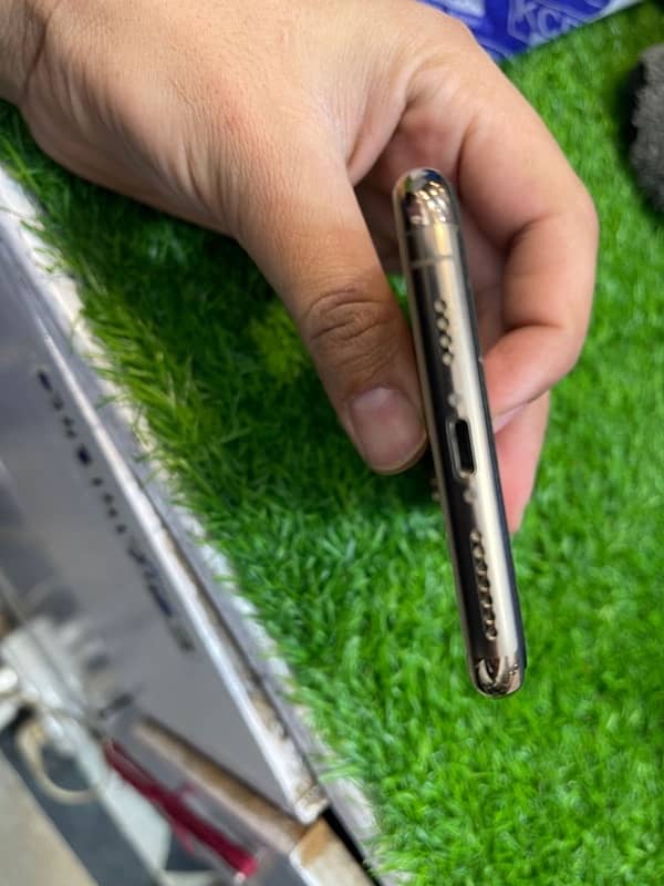 xs max 64 gb front shisha crack baqi ok or parts b geninune ha 3