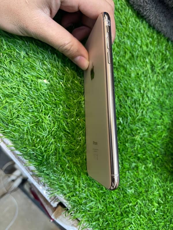 xs max 64 gb front shisha crack baqi ok or parts b geninune ha 4