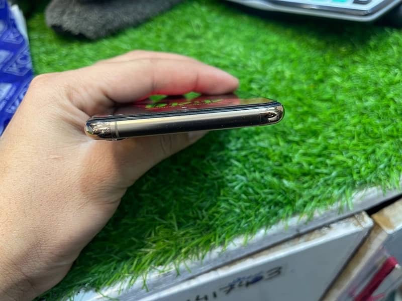 xs max 64 gb front shisha crack baqi ok or parts b geninune ha 5