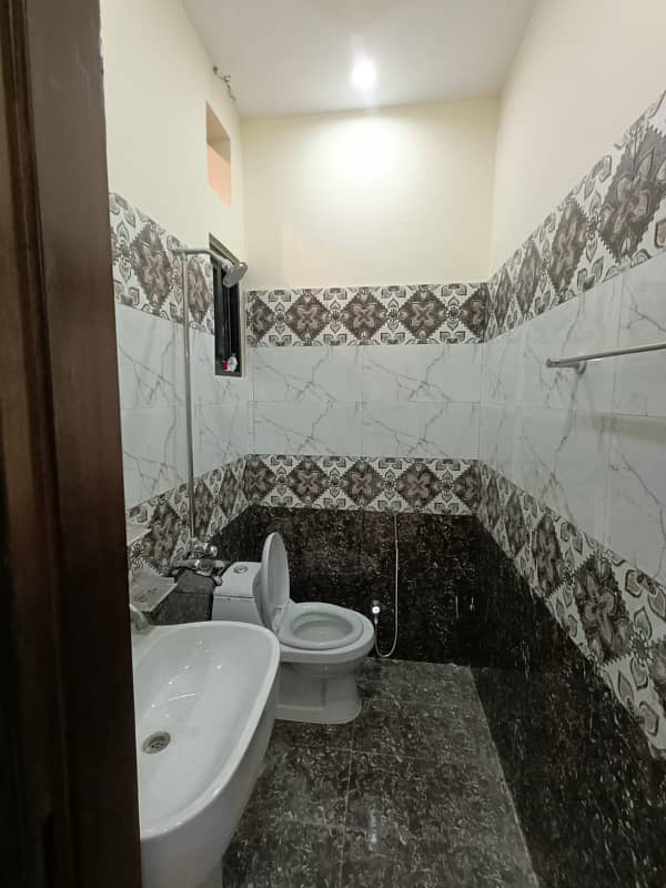 6 Marla portion for rent in shadab gardan near ferozpure road near markeet 9