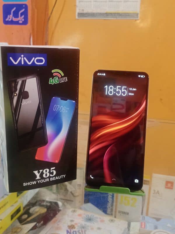 vivo y85 (4/64) ram full new with box and charger lush condition 1