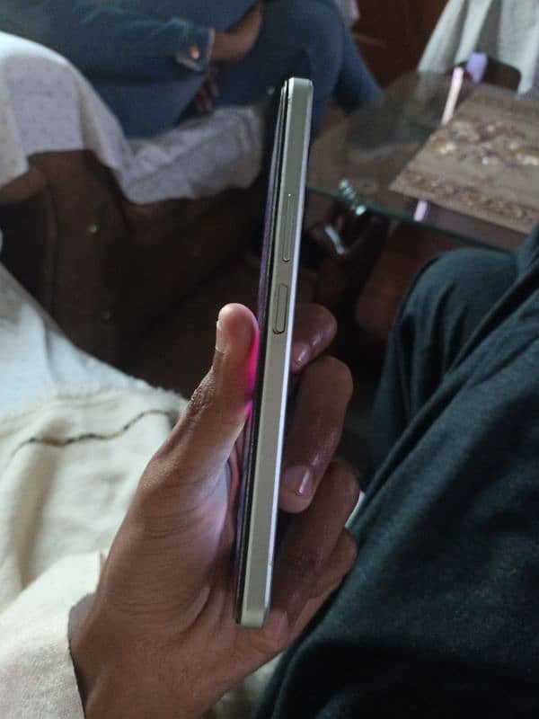 Vivo Y18 4/128 Condition 10/10 With charger Box  do month bad mile ga 2