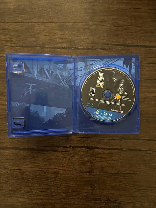 PS4 CDs in neat condition 1