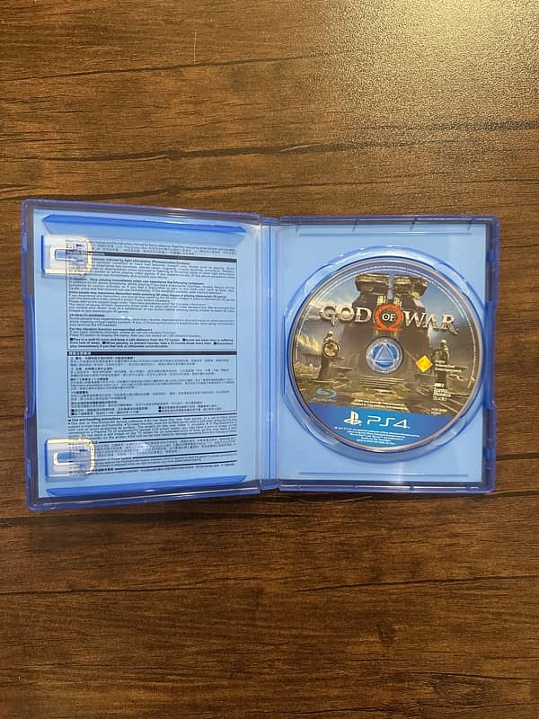 PS4 CDs in neat condition 6