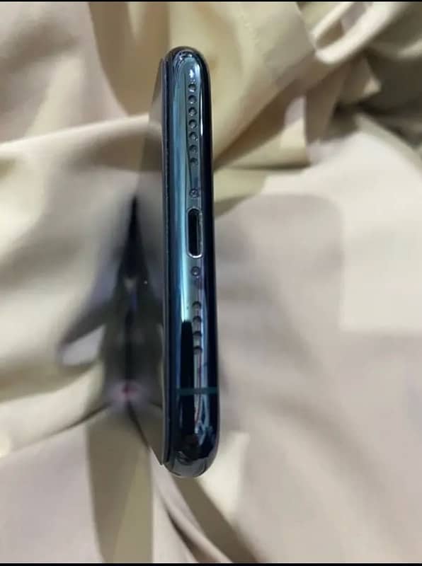 iPhone 11 pro max 64 gb dead for pats 1