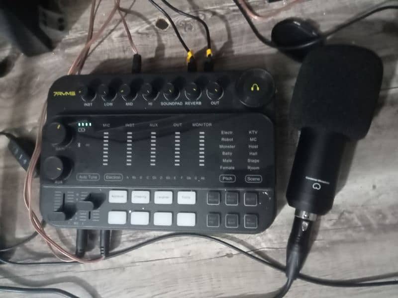 audio interface and mic for sale 2 year warranty 2