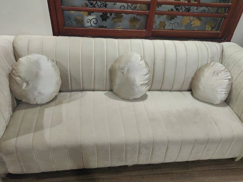 I am selling my 6 seater sofas 0