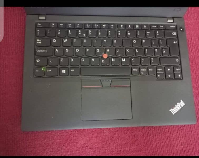 Lenovo Thinkpad x260 Core i5 6 Gen 8 Ram 256 SSD.  Dual battery 3