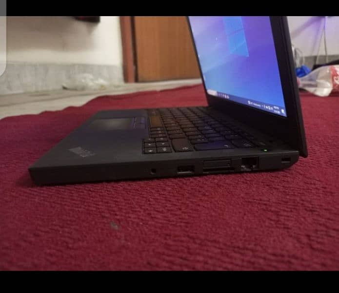 Lenovo Thinkpad x260 Core i5 6 Gen 8 Ram 256 SSD.  Dual battery 7