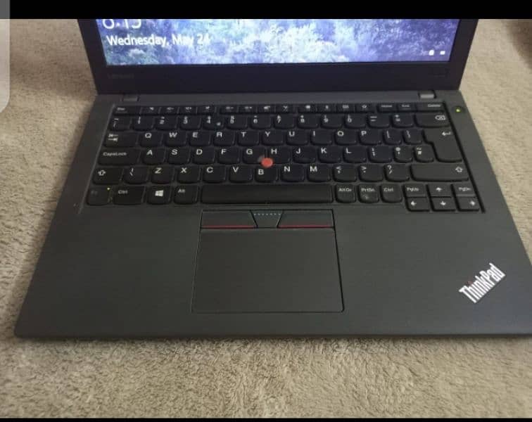 Lenovo Thinkpad x260 Core i5 6 Gen 8 Ram 256 SSD.  Dual battery 11