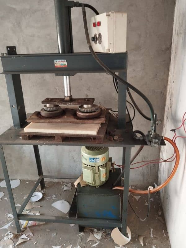 Paper Plate Molding Machine In Good Condition. . . 2