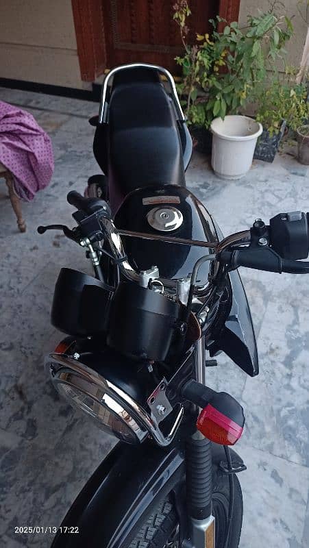 yamaha YBR 125G , 2021 model just like new, only 3500 km driven 1