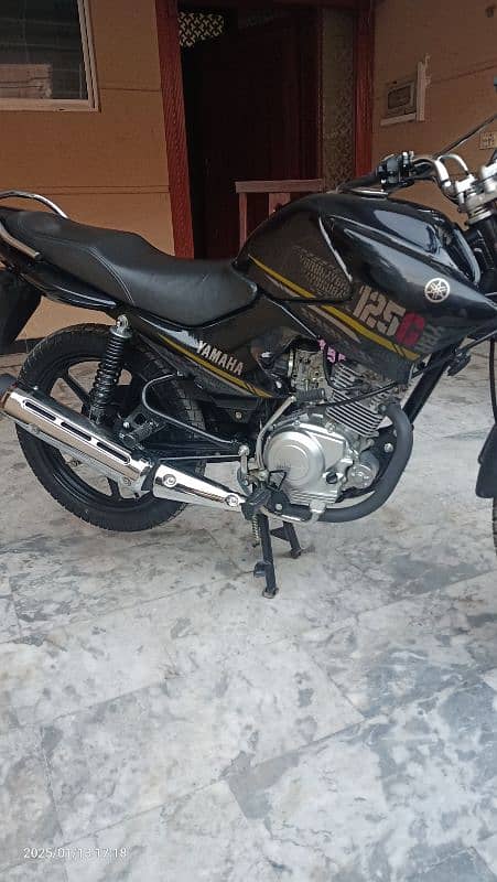 yamaha YBR 125G , 2021 model just like new, only 3500 km driven 16