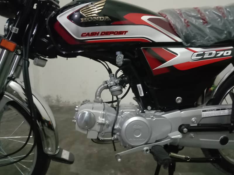 Honda CD 70 2025 4