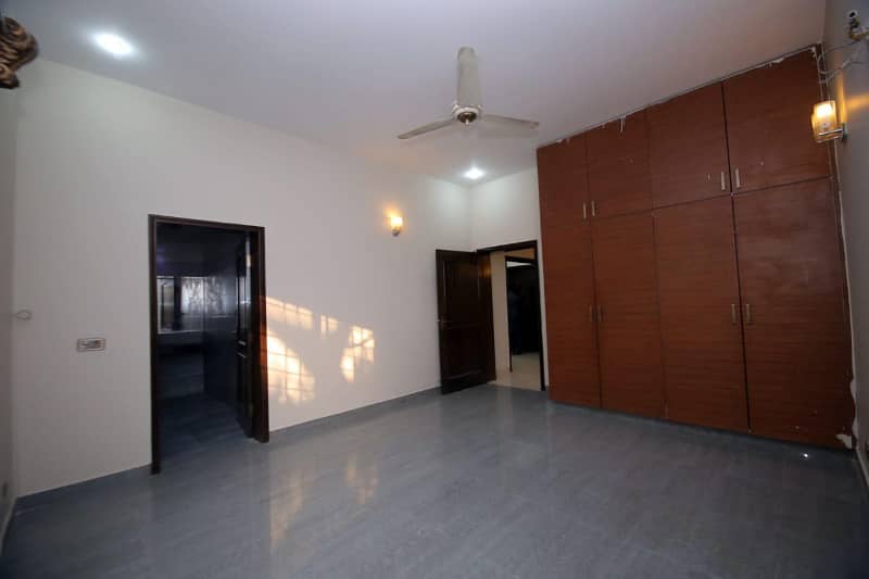 1 kanal lower portion phase 5 prime located 3 beds 5