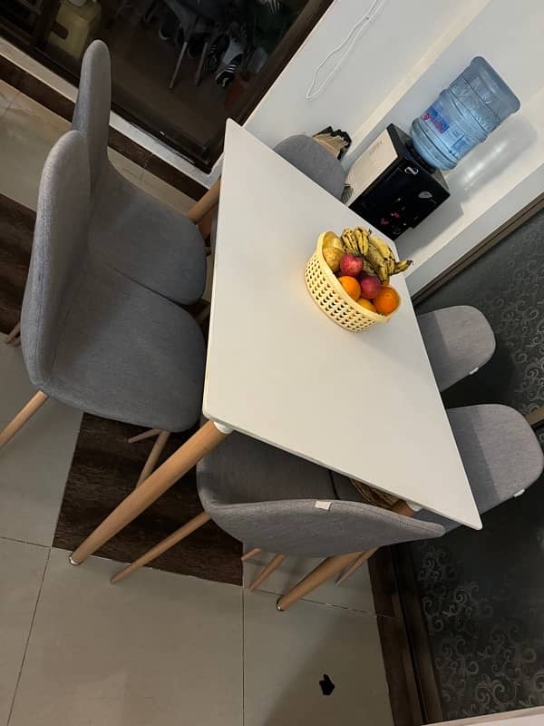 Well-maintained dining table 6 seater 2