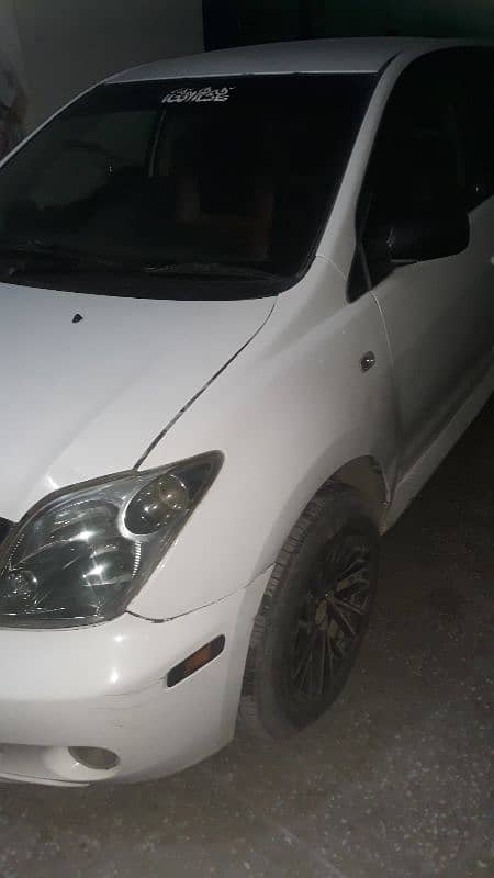 Toyota IST 2002 6