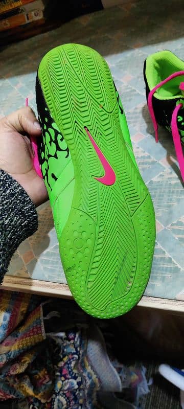 nike grippers 3