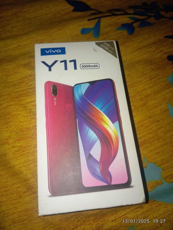 vivo y11 good condition box with charger 2