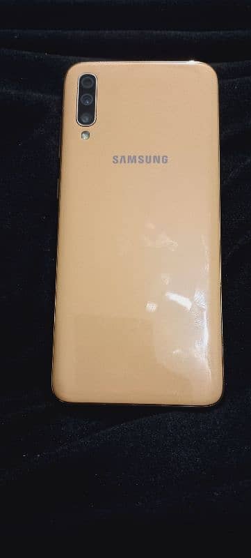 samsung A 70. . . urgent sail 1