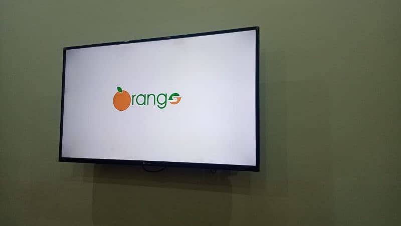 Orange 43"HD LED TV 43C1F Black 0