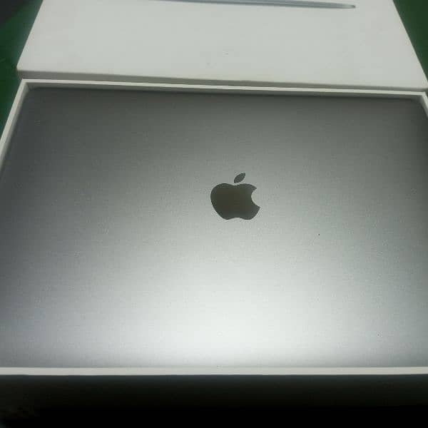 Macbook Air 2020, 8/256 Full box, 0'3'1'1'5'9'3'8'7'5'9 1