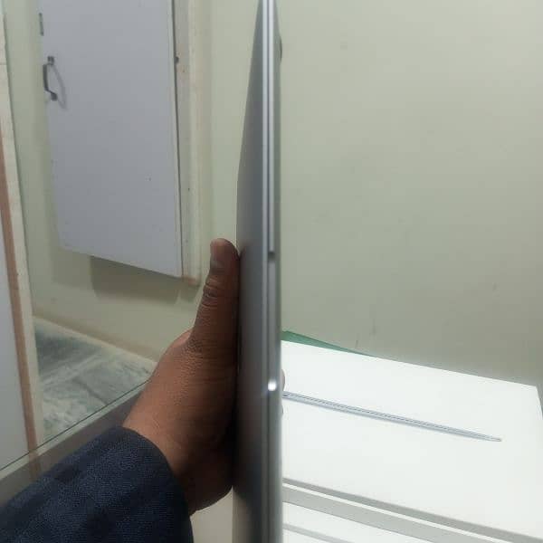 Macbook Air 2020, 8/256 Full box, 0'3'1'1'5'9'3'8'7'5'9 7