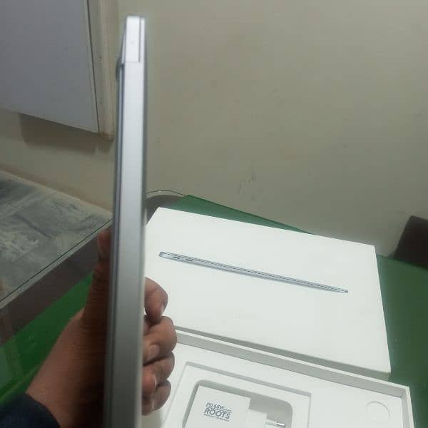 Macbook Air 2020, 8/256 Full box, 0'3'1'1'5'9'3'8'7'5'9 9