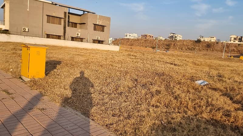 1 Kanal Plot On Prime Location Of Sector A Bahria Town Phase 8 1