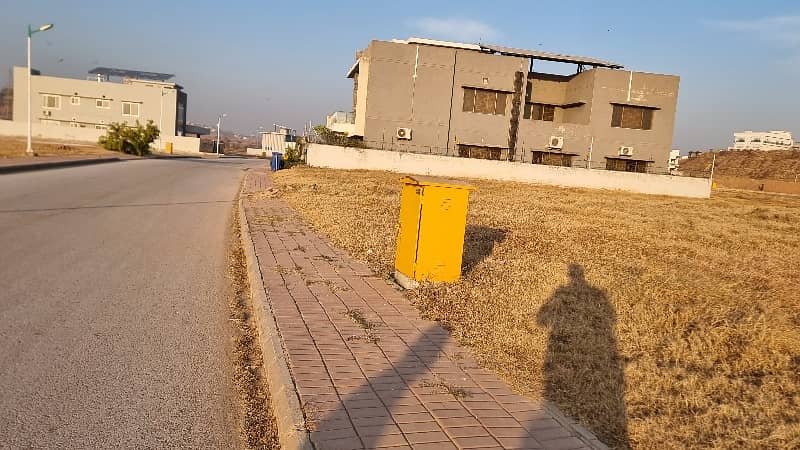 1 Kanal Plot On Prime Location Of Sector A Bahria Town Phase 8 2