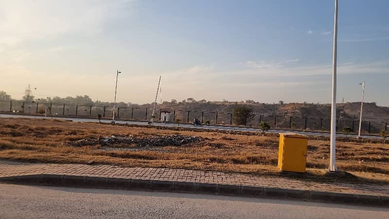 1 Kanal Plot On Prime Location Of Sector A Bahria Town Phase 8 10