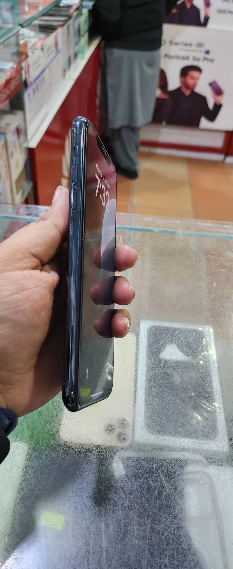 Apple iPhone 11 Pro Max 3