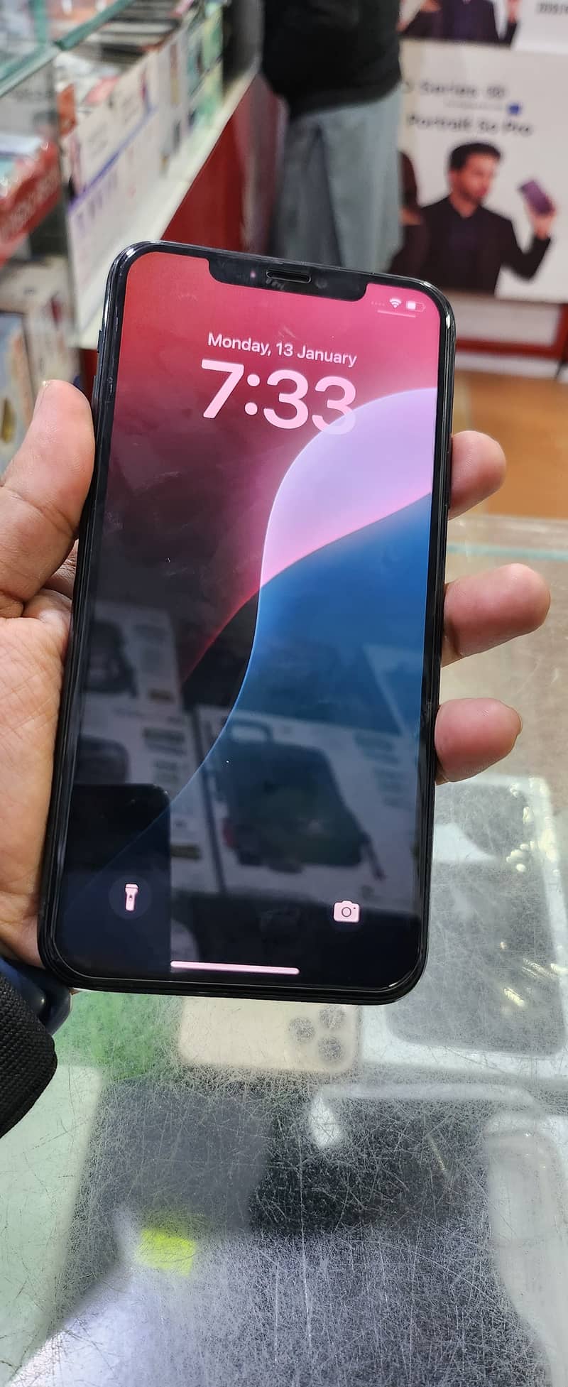 Apple iPhone 11 Pro Max 4