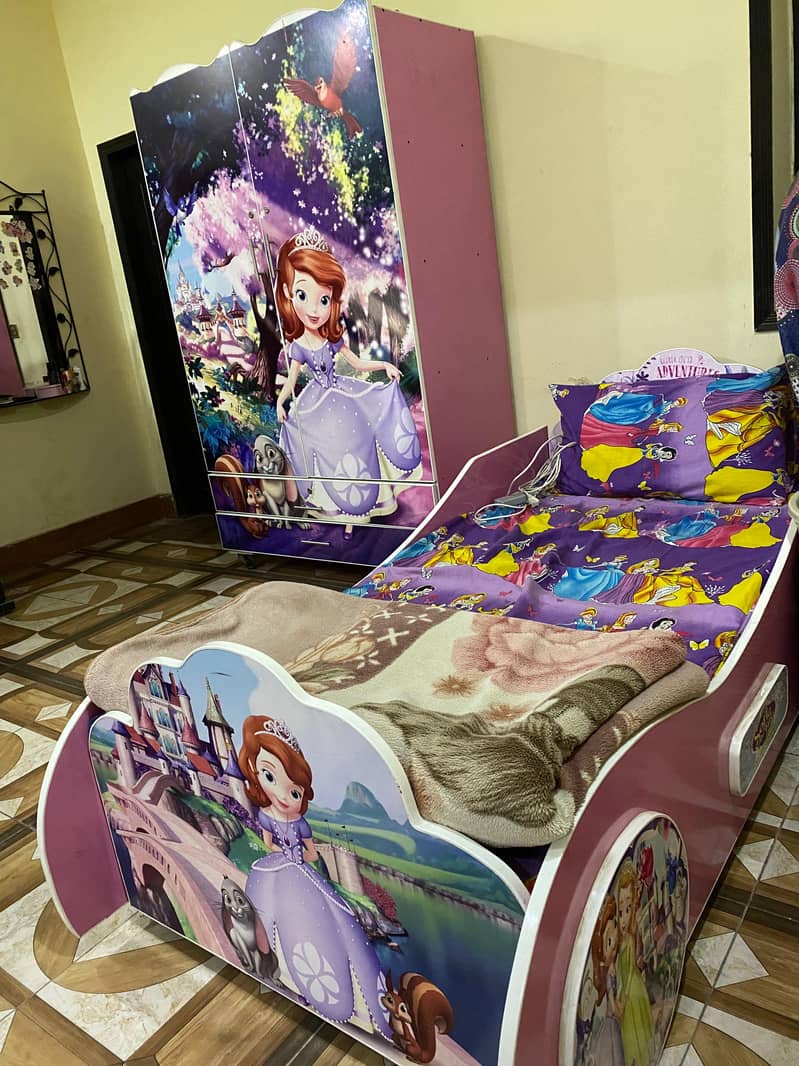 Kids (girl) bed and wardrobe (large) 0