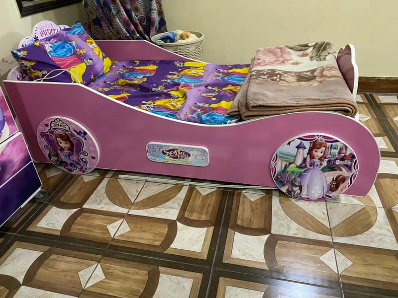 Kids (girl) bed and wardrobe (large) 2