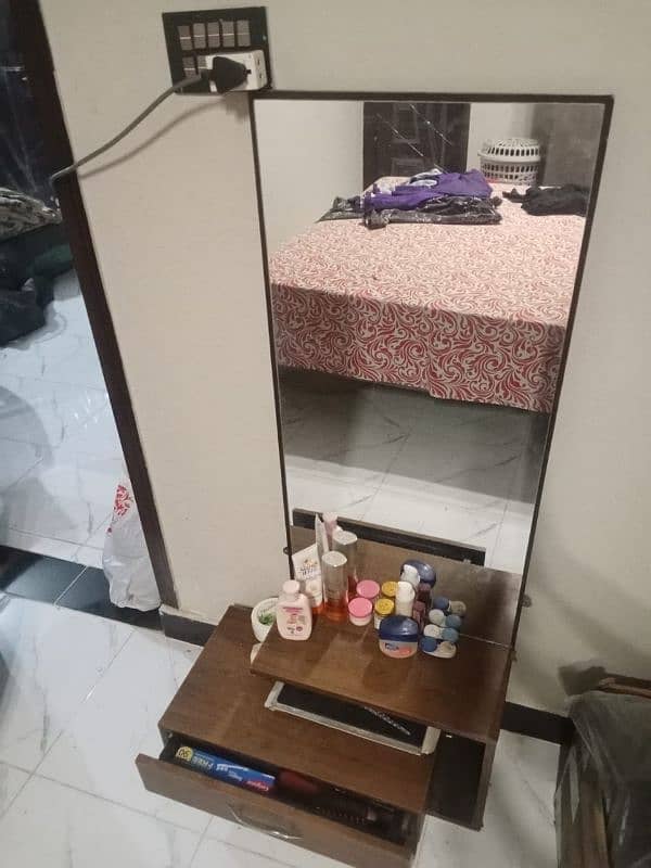 selling my Dressing Table urgent 4