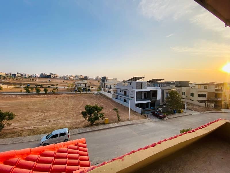 10 Marla House For Sale With Solar In Sector I Phase 8 Bahria Town 5