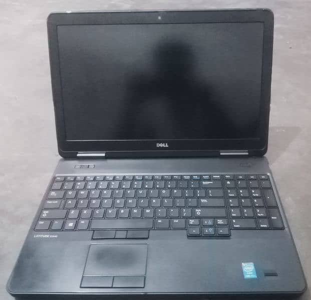 Latitude E5540 0